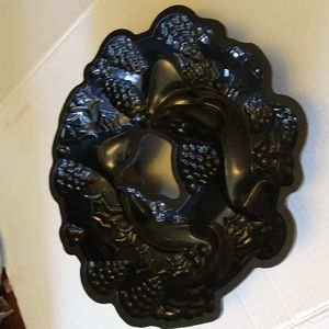 NWOT. Rare wreath bundt cake pan.